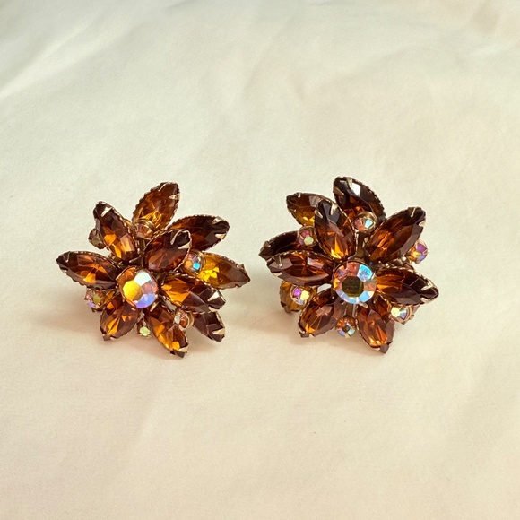Vintage Rivited Brown Glass and Brown AB Clip Earrings Flower Cluster Design - Picture 4 of 14